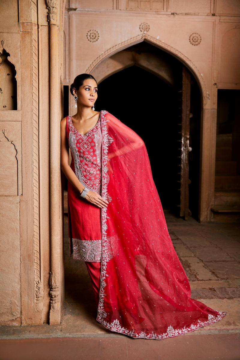 INAAYA PAPRIKA KURTA SET