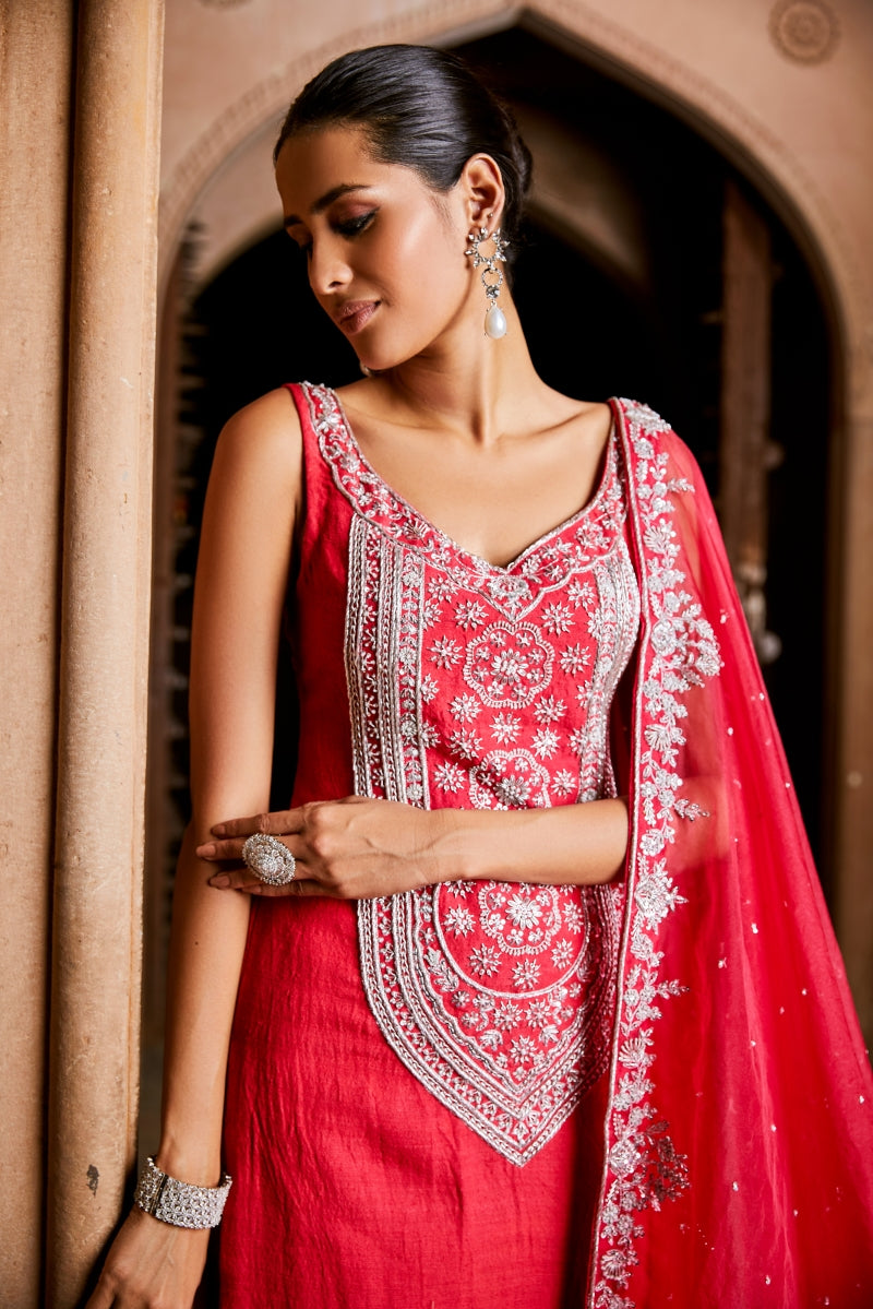 INAAYA PAPRIKA KURTA SET