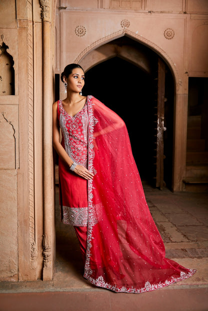 INAAYA PAPRIKA KURTA SET